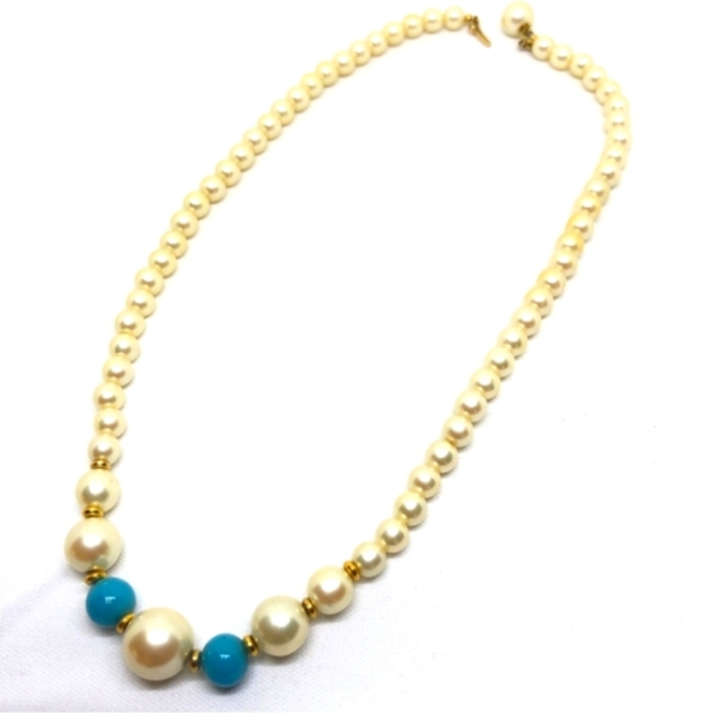 🩵🤍🩵 Amazing Vintage Marvella Pearl & Turquoise Glass Beaded Necklace